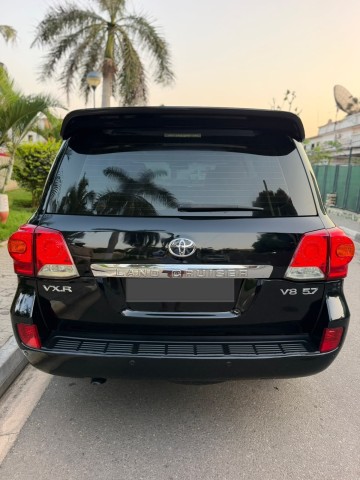 TOYOTA LAND CRUISER VXR 5.7 V8