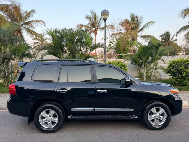 TOYOTA LAND CRUISER VXR 5.7 V8