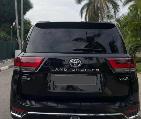 TOYOTA LAND CRUISER VXR TWIN TURBO GASOLINA 2026