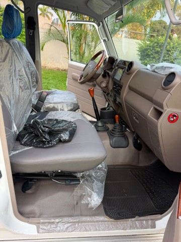 TOYOTA LAND CRUISER HZ CABINE DUPLA - V8