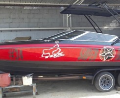 A venda Bayliner arriva 7.4 V8